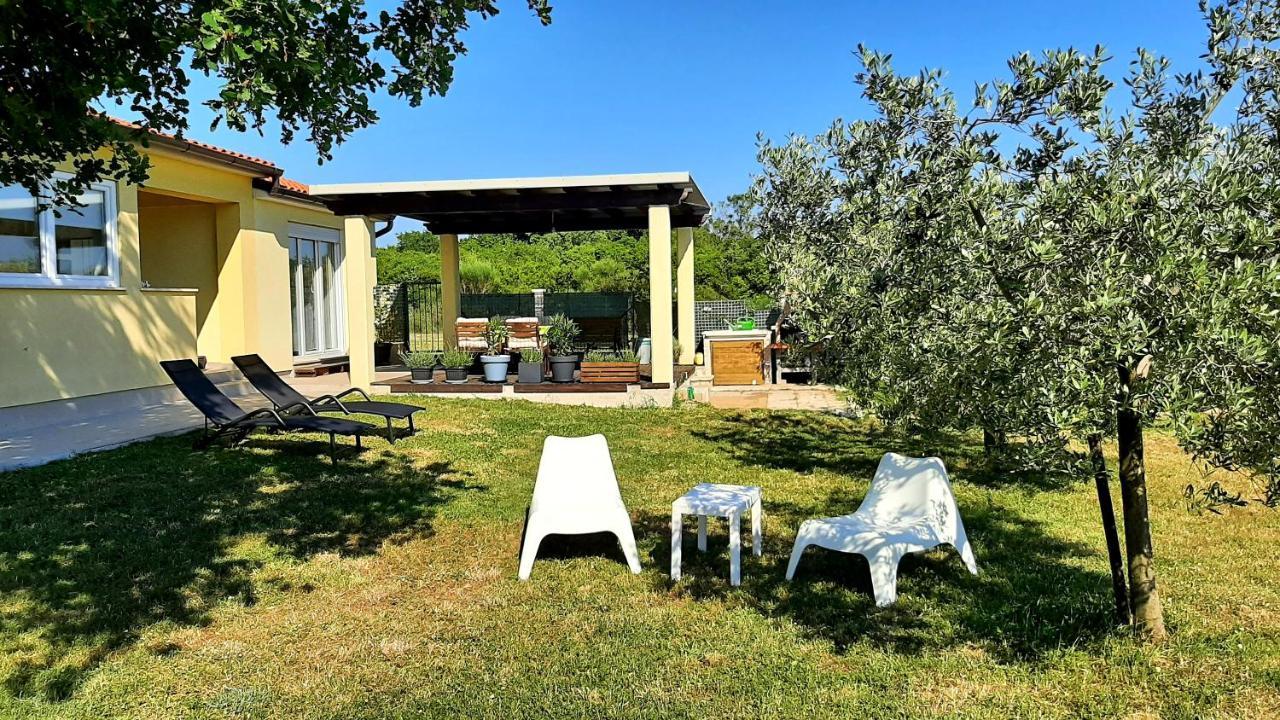 Holiday House Romi Pola Esterno foto
