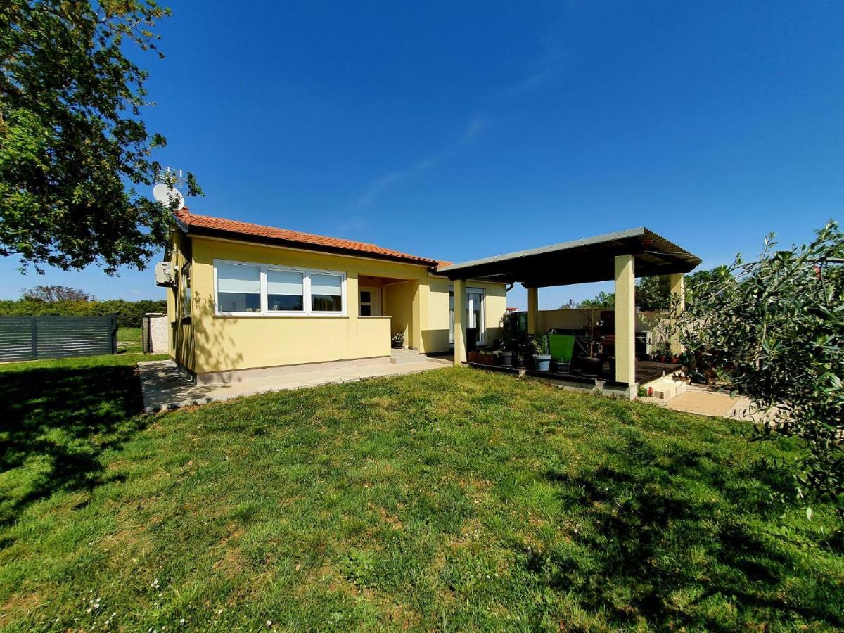 Holiday House Romi Pola Esterno foto